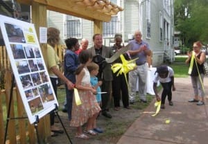 Neighborhood President Maurice Norman cuts the ribbon when the garden was new.  Also pictured is Savannah mayor Edna B. Jackson.